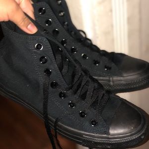 Black high top converse (worn once) low ball them